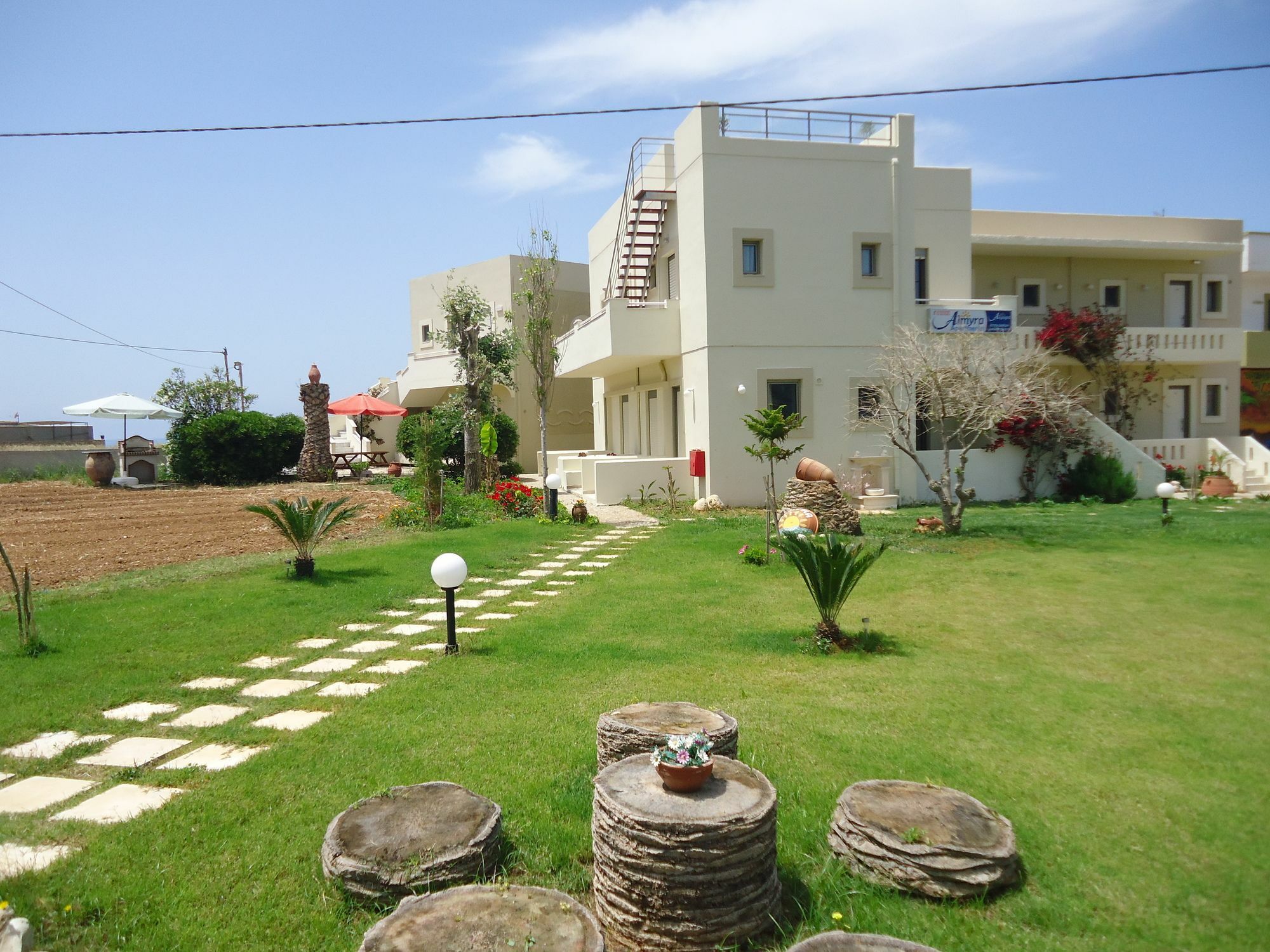 Almyra Apartments & Suites Sfáka Exterior foto
