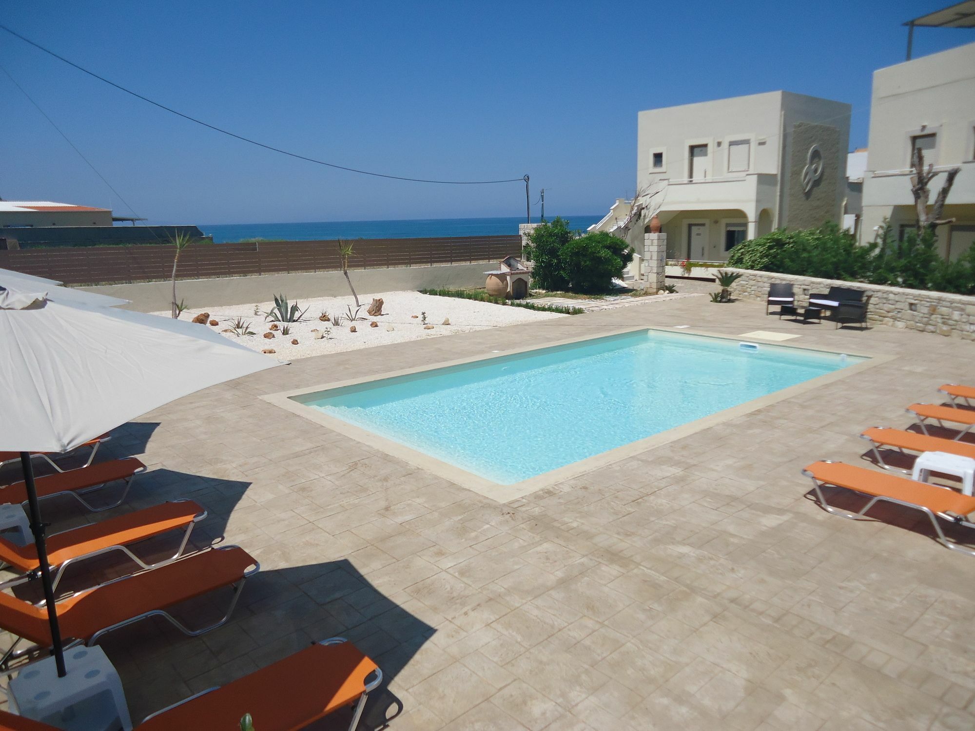 Almyra Apartments & Suites Sfáka Exterior foto
